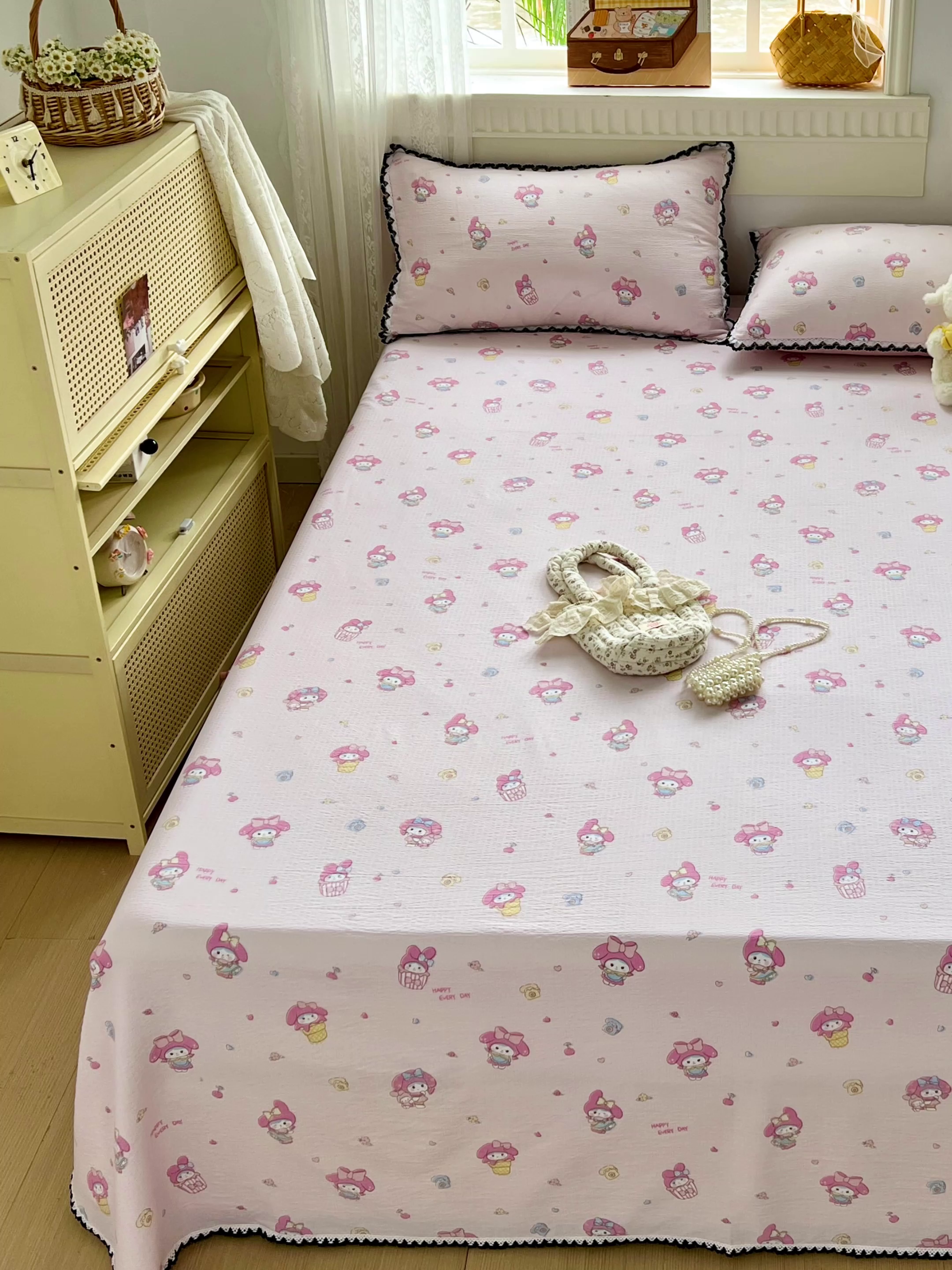 91家纺网 家纺一手货源 找家纺 逸林家纺《原希尔顿逸林》 2025新款云感皱皱纱镂空花边床单单品床单单件单床单 小鸥