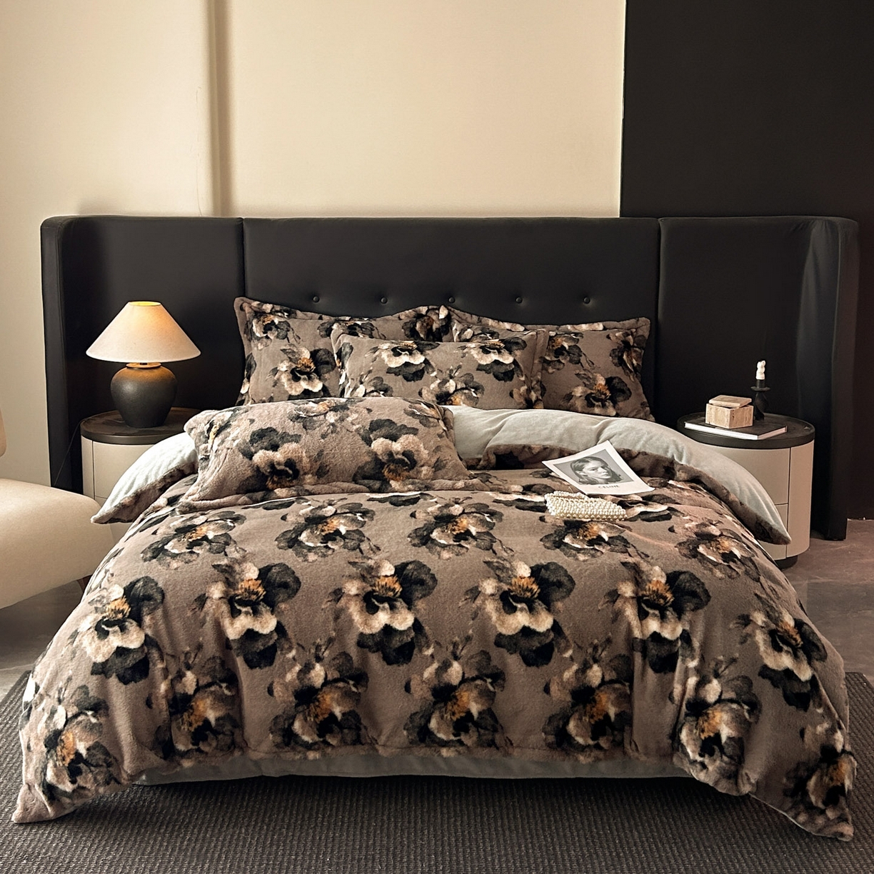 91家纺网 家纺一手货源 找家纺 库里梦家纺 2025直播网红爆款轻奢欧美风獭兔毛雕花绒四件套 百合-卡其