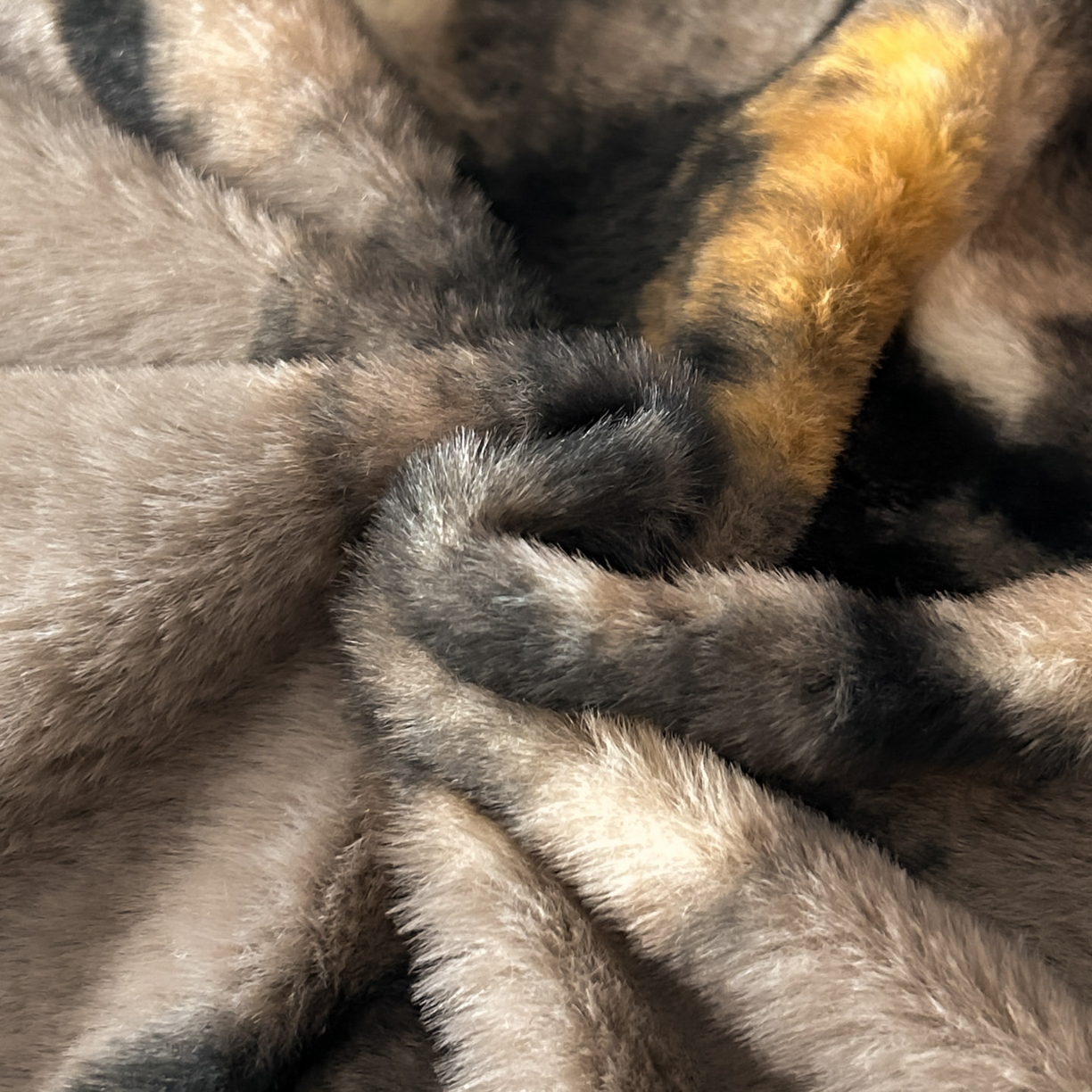 91家纺网 家纺一手货源 找家纺 库里梦家纺 2025直播网红爆款轻奢欧美风獭兔毛雕花绒四件套 百合-卡其