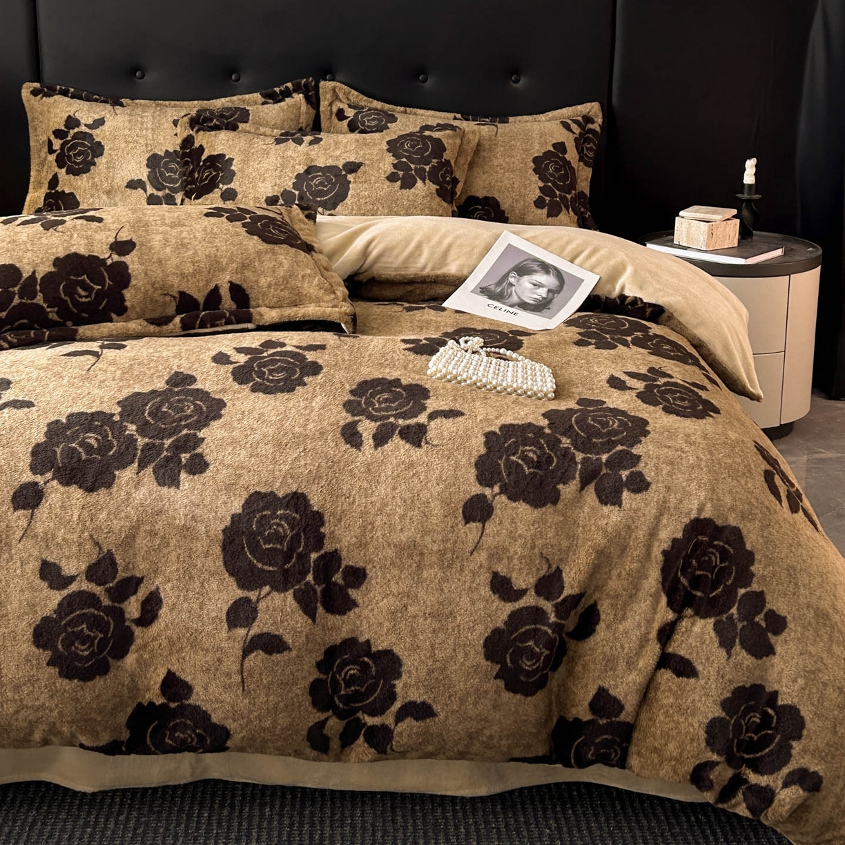 91家纺网 家纺一手货源 找家纺 库里梦家纺 2025直播网红爆款轻奢欧美风獭兔毛雕花绒四件套 黑玫瑰-咖