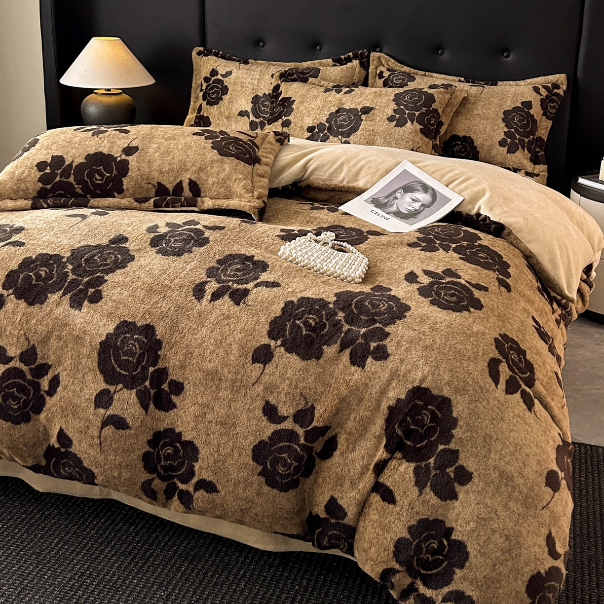 91家纺网 家纺一手货源 找家纺 库里梦家纺 2025直播网红爆款轻奢欧美风獭兔毛雕花绒四件套 黑玫瑰-咖