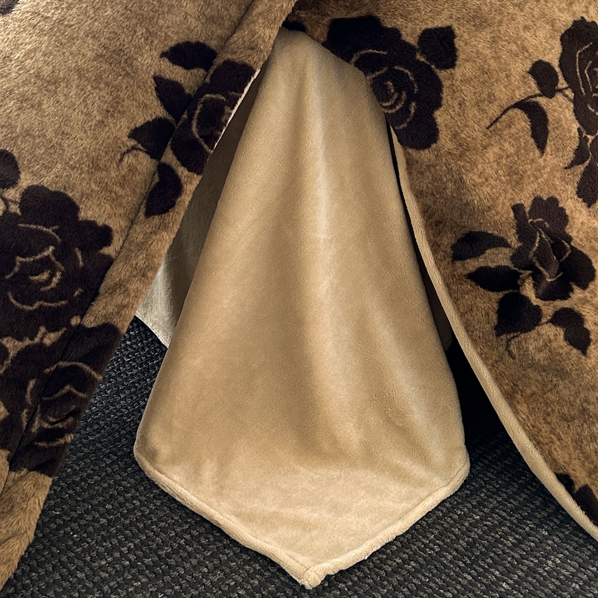 91家纺网 家纺一手货源 找家纺 库里梦家纺 2025直播网红爆款轻奢欧美风獭兔毛雕花绒四件套 黑玫瑰-咖