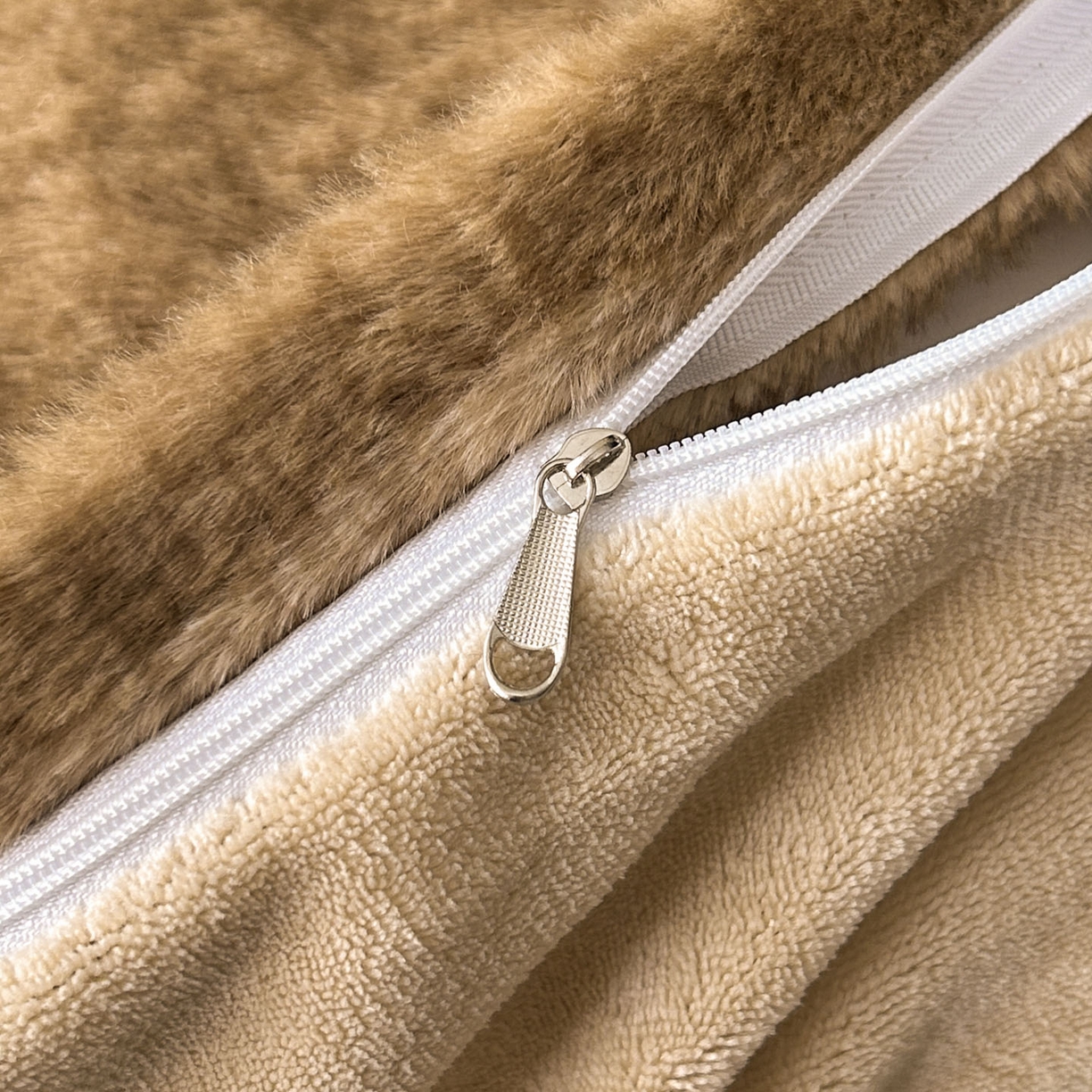 91家纺网 家纺一手货源 找家纺 库里梦家纺 2025直播网红爆款轻奢欧美风獭兔毛雕花绒四件套 黑玫瑰-咖