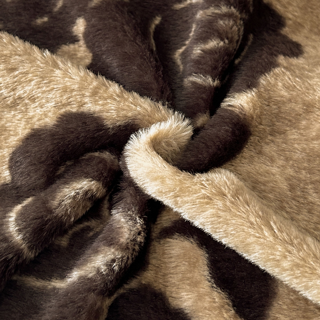 91家纺网 家纺一手货源 找家纺 库里梦家纺 2025直播网红爆款轻奢欧美风獭兔毛雕花绒四件套 黑玫瑰-咖