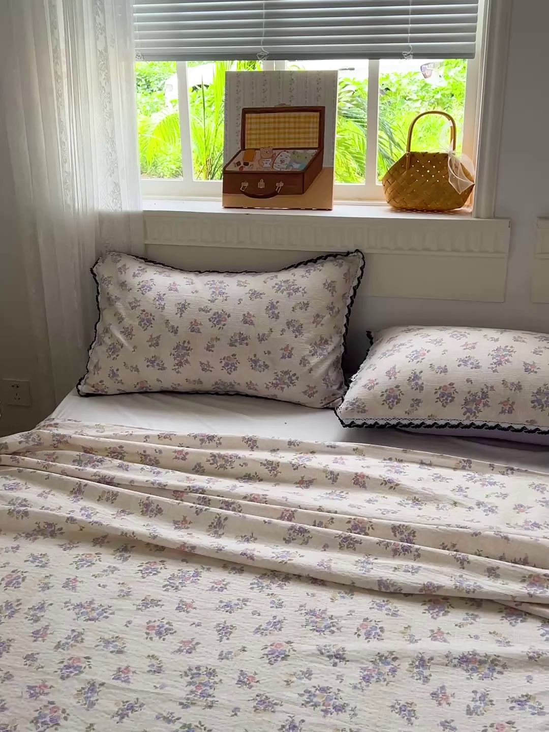 91家纺网 家纺一手货源 找家纺 逸林家纺《原希尔顿逸林》 2025新款云感皱皱纱镂空花边床单单品床单单件单床单 紫魅