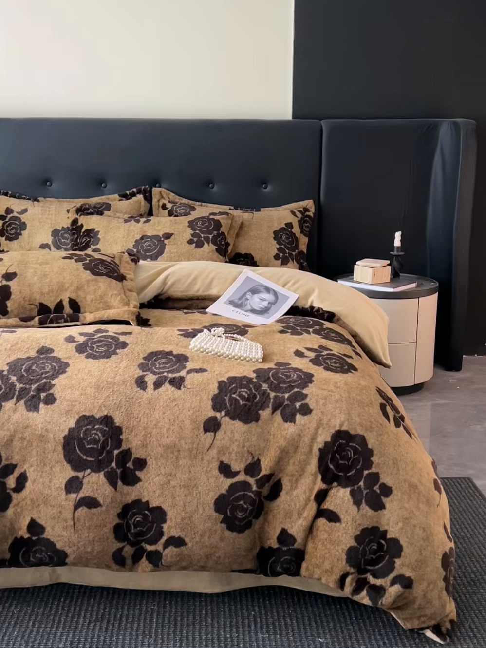 91家纺网 家纺一手货源 找家纺 库里梦家纺 2025直播网红爆款轻奢欧美风獭兔毛雕花绒四件套 黑玫瑰-咖