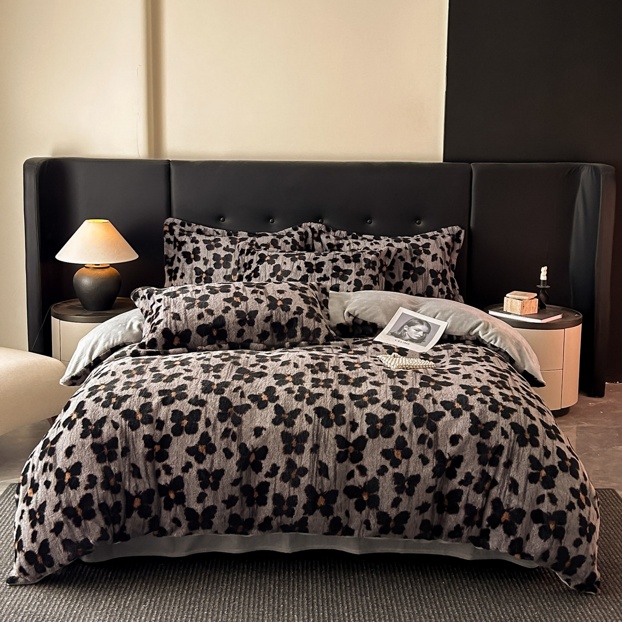 91家纺网 家纺一手货源 找家纺 库里梦家纺 2025直播网红爆款轻奢欧美风獭兔毛雕花绒四件套 蝴蝶梦-灰