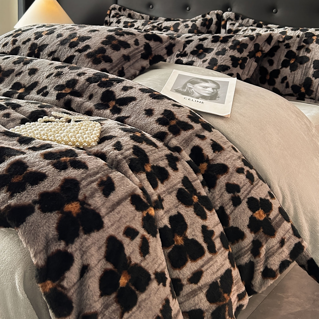 91家纺网 家纺一手货源 找家纺 库里梦家纺 2025直播网红爆款轻奢欧美风獭兔毛雕花绒四件套 蝴蝶梦-灰