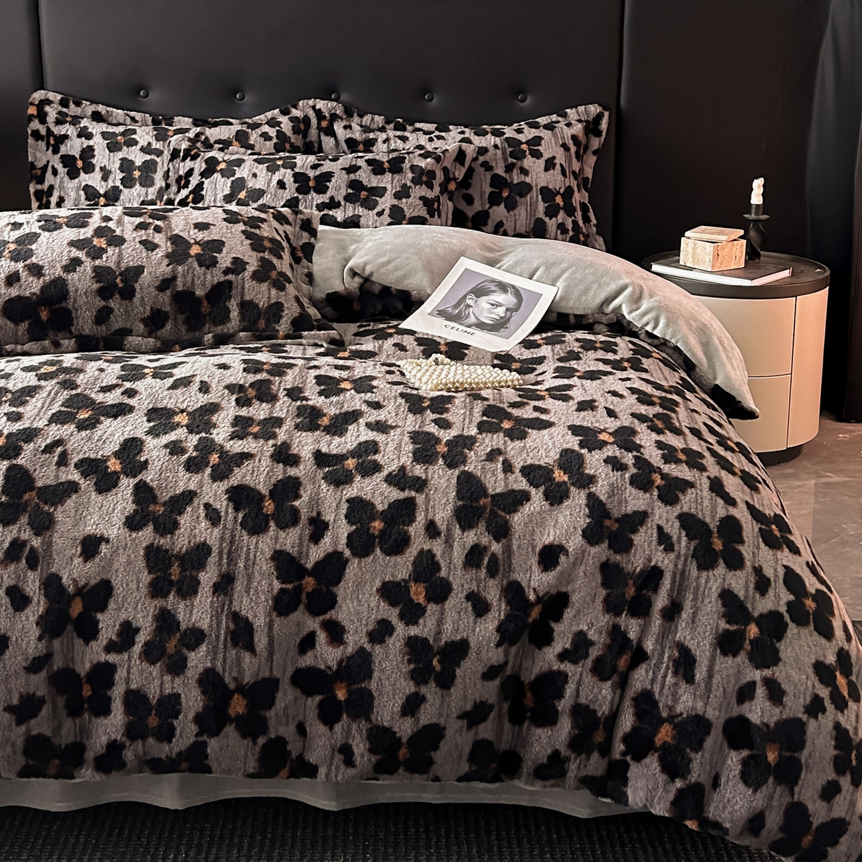 91家纺网 家纺一手货源 找家纺 库里梦家纺 2025直播网红爆款轻奢欧美风獭兔毛雕花绒四件套 蝴蝶梦-灰