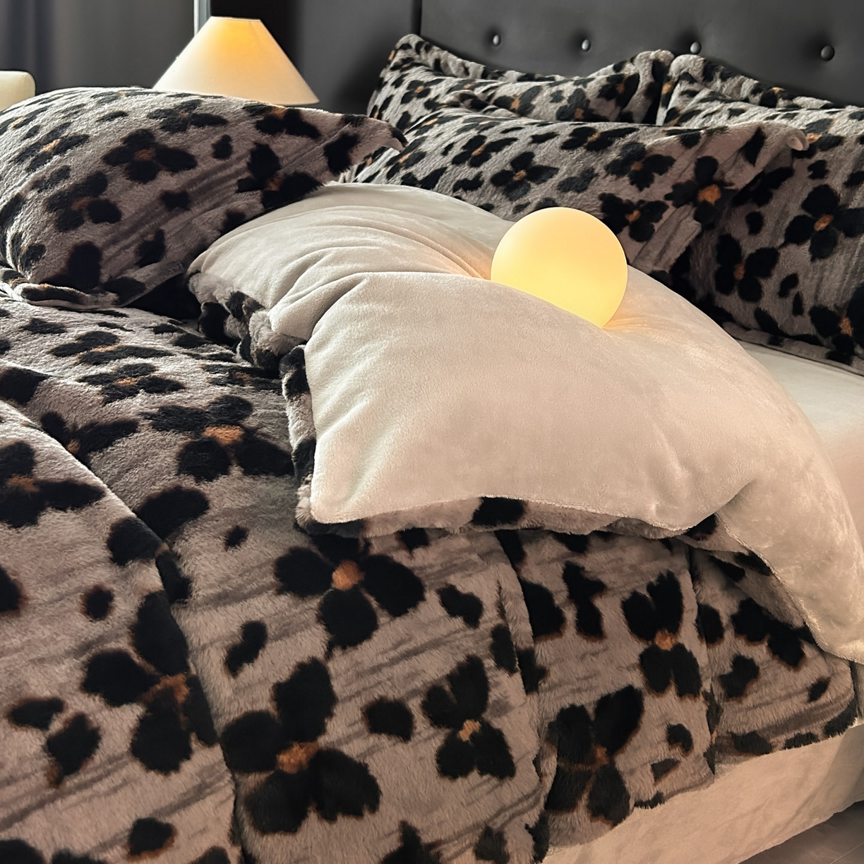 91家纺网 家纺一手货源 找家纺 库里梦家纺 2025直播网红爆款轻奢欧美风獭兔毛雕花绒四件套 蝴蝶梦-灰