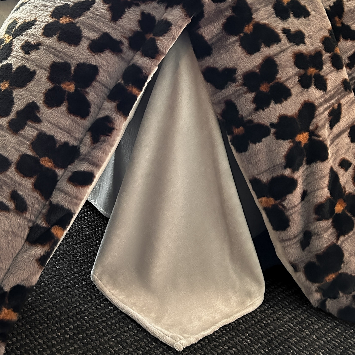 91家纺网 家纺一手货源 找家纺 库里梦家纺 2025直播网红爆款轻奢欧美风獭兔毛雕花绒四件套 蝴蝶梦-灰