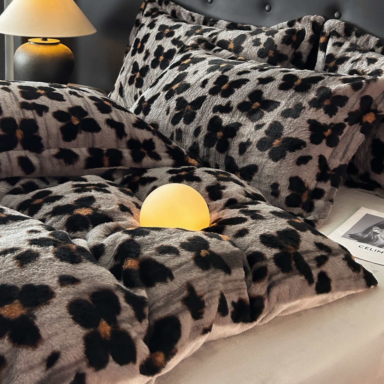 91家纺网 家纺一手货源 找家纺 库里梦家纺 2025直播网红爆款轻奢欧美风獭兔毛雕花绒四件套 蝴蝶梦-灰