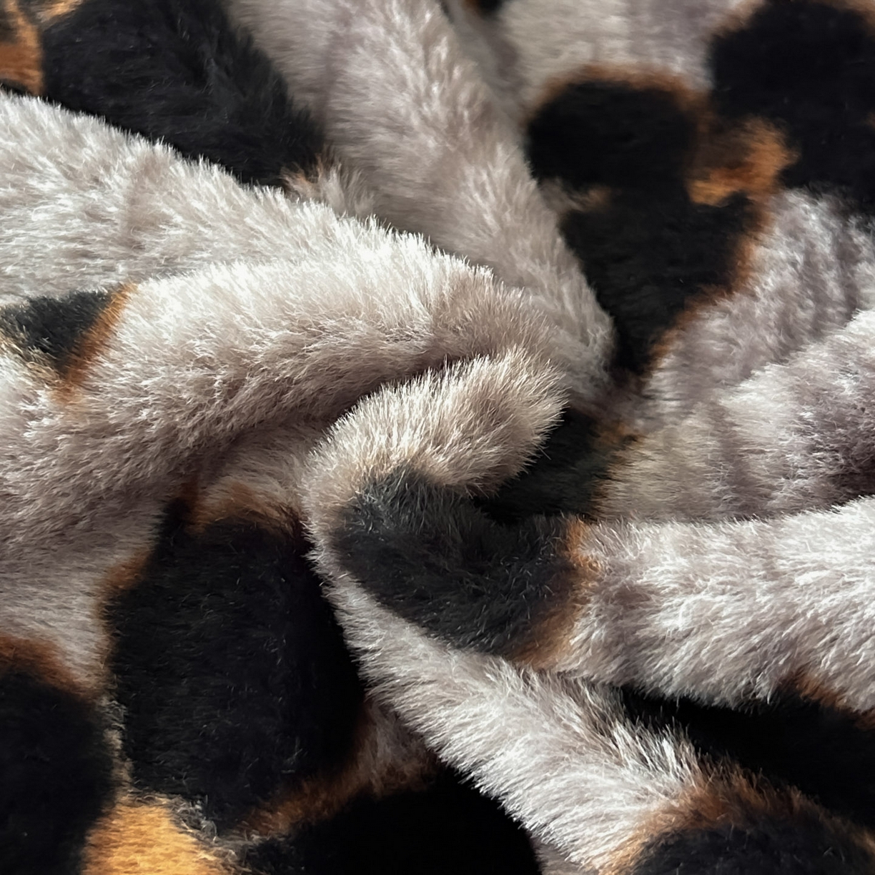 91家纺网 家纺一手货源 找家纺 库里梦家纺 2025直播网红爆款轻奢欧美风獭兔毛雕花绒四件套 蝴蝶梦-灰