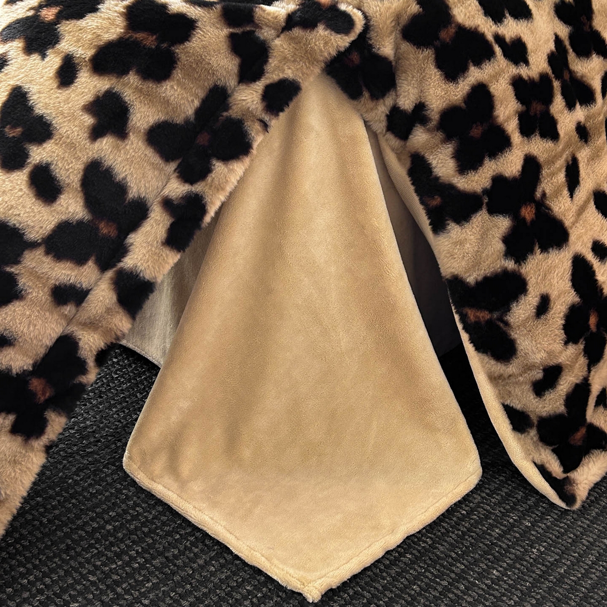 91家纺网 家纺一手货源 找家纺 库里梦家纺 2025直播网红爆款轻奢欧美风獭兔毛雕花绒四件套 蝴蝶梦-咖