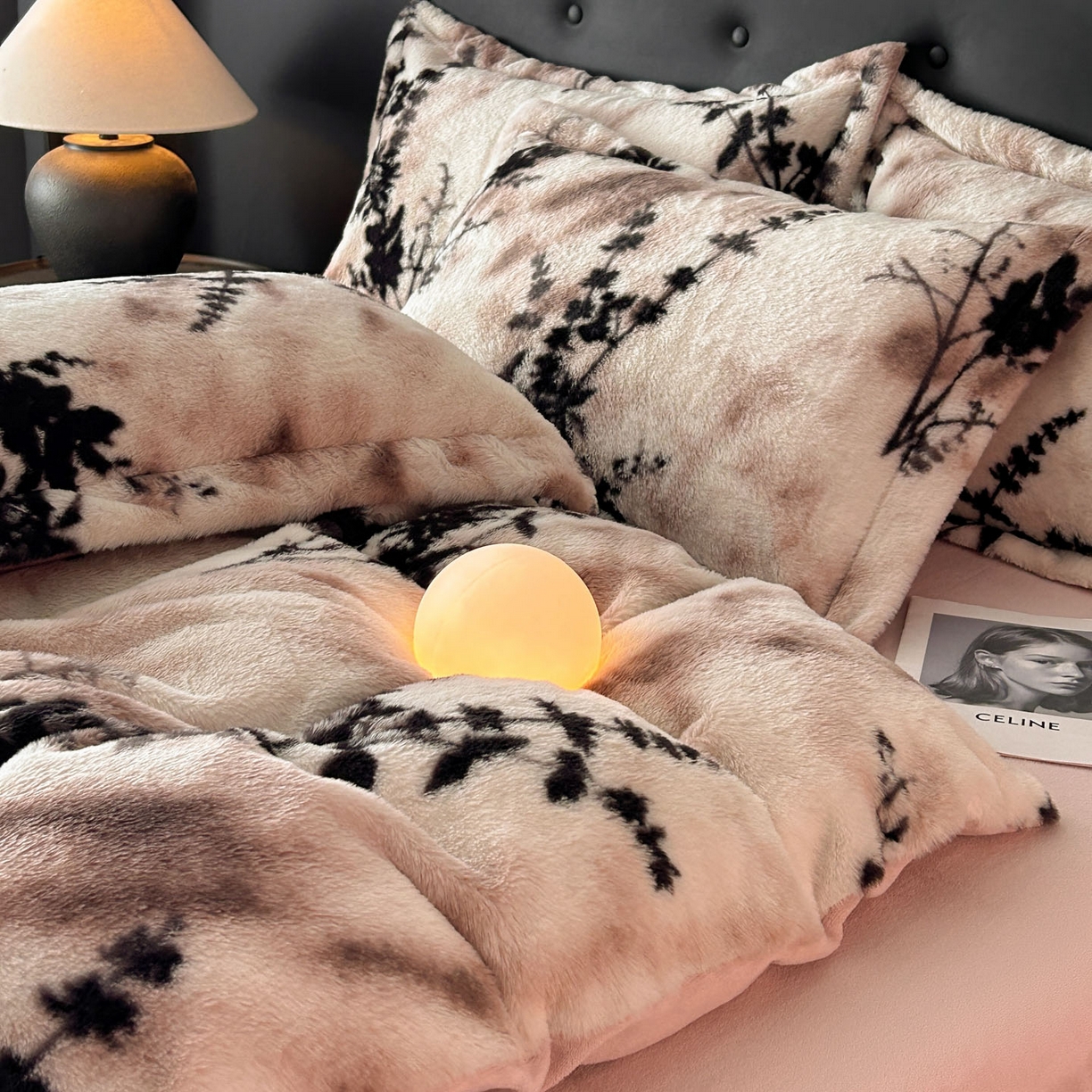 91家纺网 家纺一手货源 找家纺 库里梦家纺 2025直播网红爆款轻奢欧美风獭兔毛雕花绒四件套 诛仙草-粉