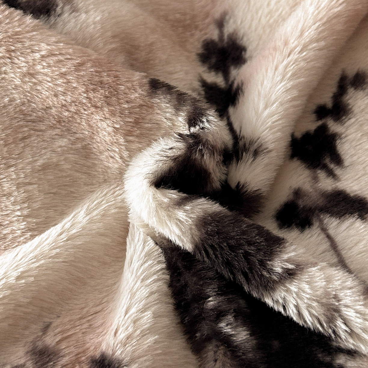 91家纺网 家纺一手货源 找家纺 库里梦家纺 2025直播网红爆款轻奢欧美风獭兔毛雕花绒四件套 诛仙草-粉