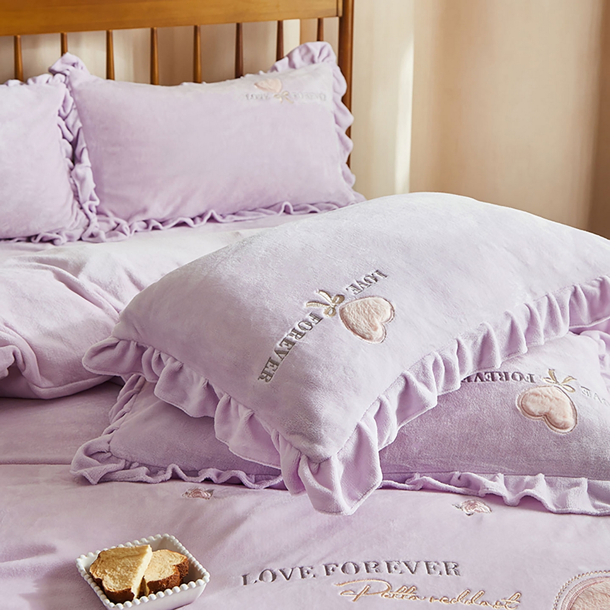 91家纺网 家纺一手货源 找家纺 （总）卡初家居（原微来） 2025新款秋冬A类亲肤牛奶绒刺绣款四件套-暖阁系列（提供买家秀）