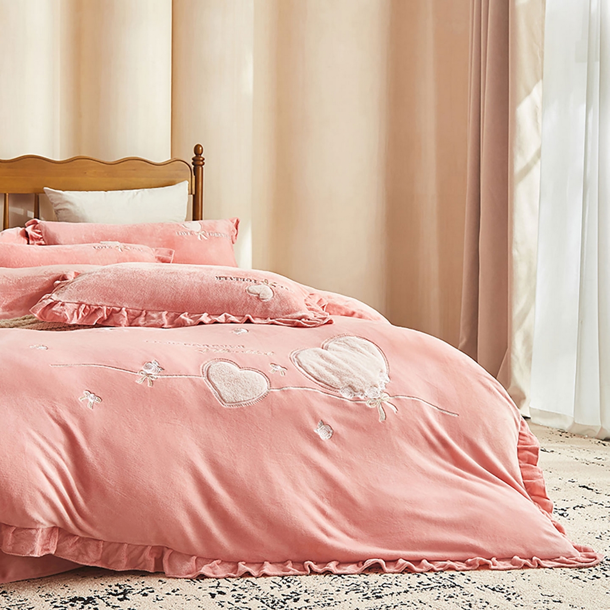 91家纺网 家纺一手货源 找家纺 卡初家居（原微来） 2025新款秋冬A类亲肤牛奶绒刺绣款四件套-暖阁系列（提供买家秀） 暖阁-红豆沙