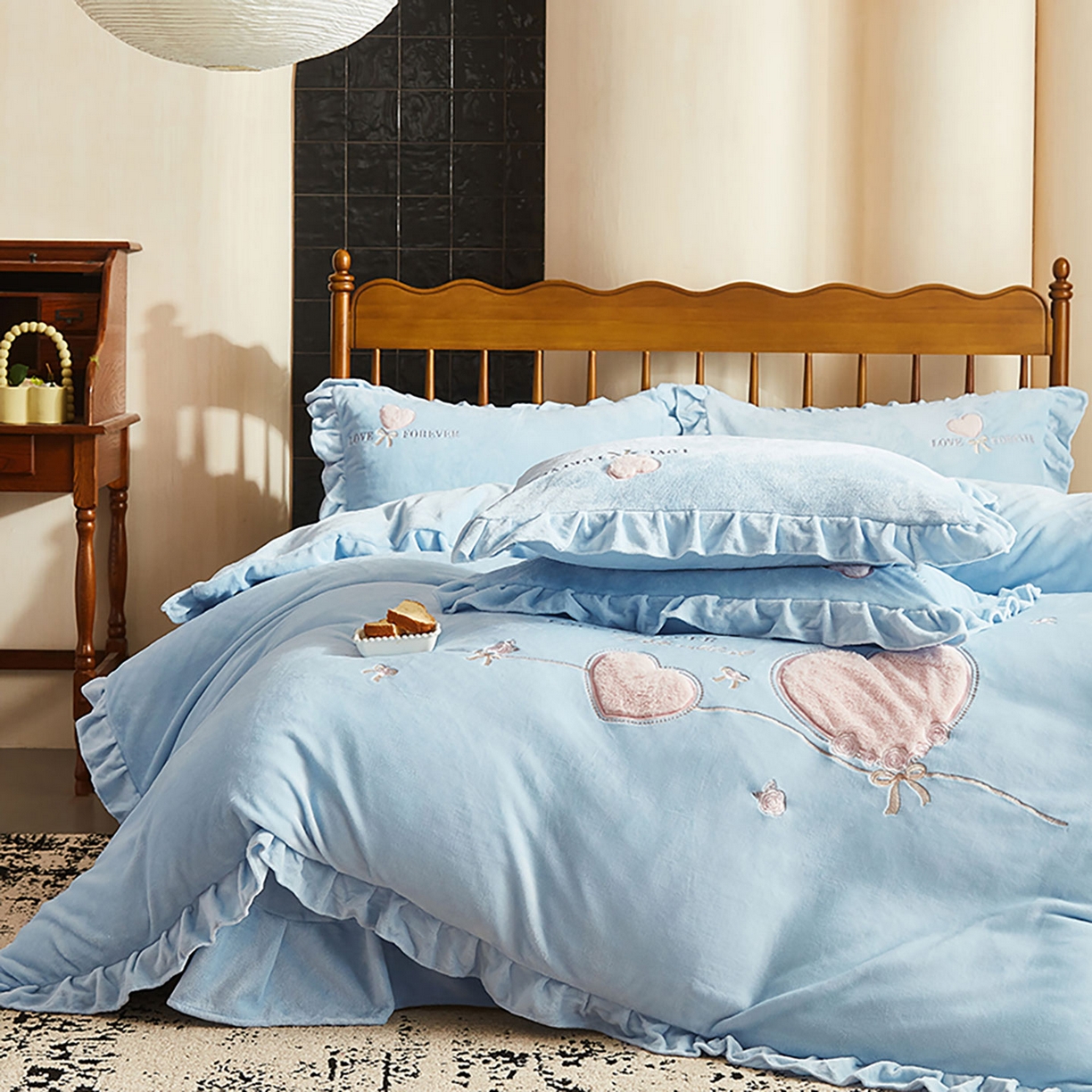 91家纺网 家纺一手货源 找家纺 卡初家居（原微来） 2025新款秋冬A类亲肤牛奶绒刺绣款四件套-暖阁系列（提供买家秀） 暖阁-繁星蓝