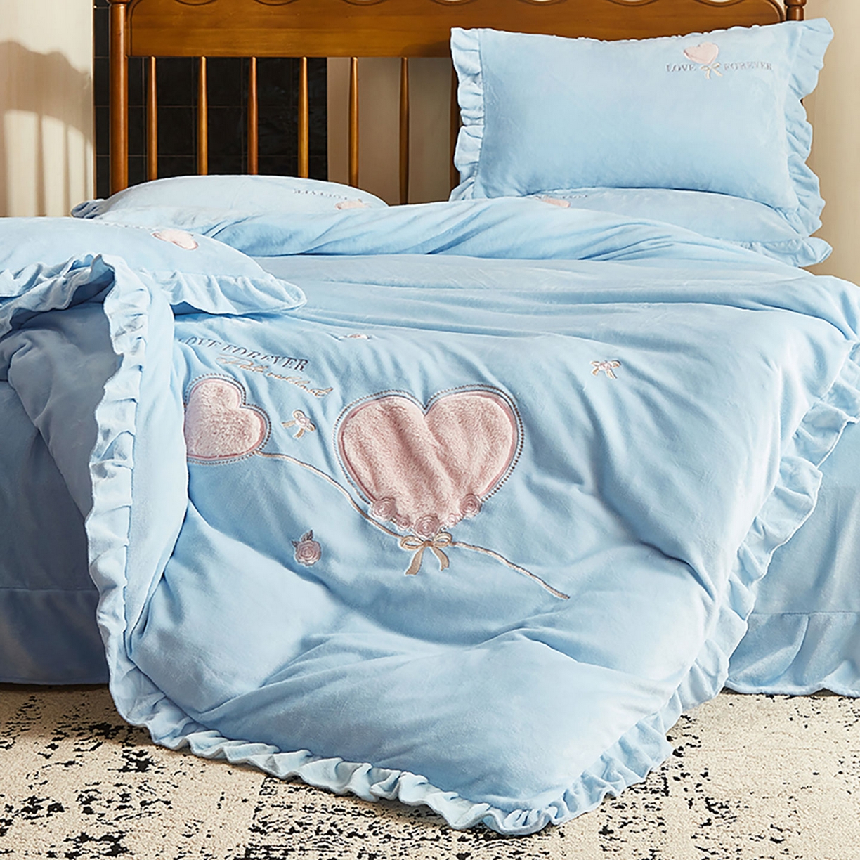 91家纺网 家纺一手货源 找家纺 卡初家居（原微来） 2025新款秋冬A类亲肤牛奶绒刺绣款四件套-暖阁系列（提供买家秀） 暖阁-繁星蓝