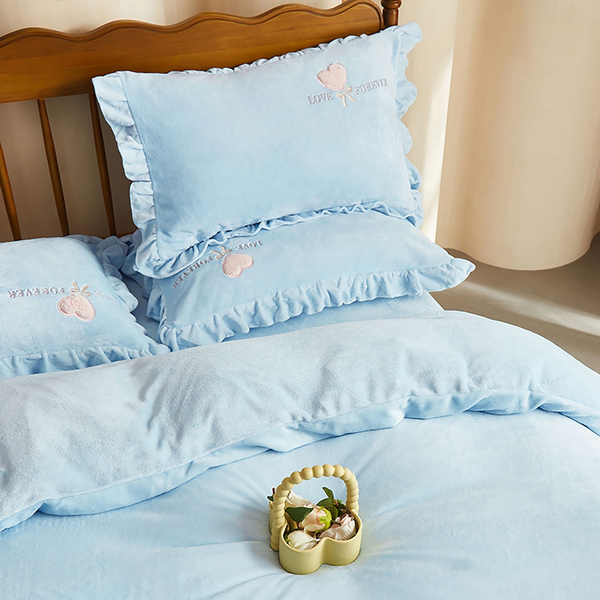 91家纺网 家纺一手货源 找家纺 卡初家居（原微来） 2025新款秋冬A类亲肤牛奶绒刺绣款四件套-暖阁系列（提供买家秀） 暖阁-繁星蓝