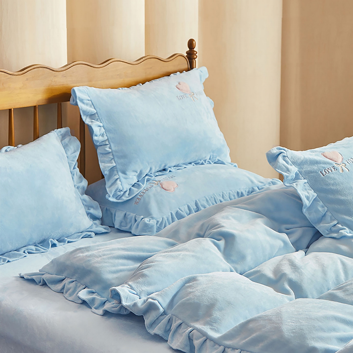 91家纺网 家纺一手货源 找家纺 卡初家居（原微来） 2025新款秋冬A类亲肤牛奶绒刺绣款四件套-暖阁系列（提供买家秀） 暖阁-繁星蓝