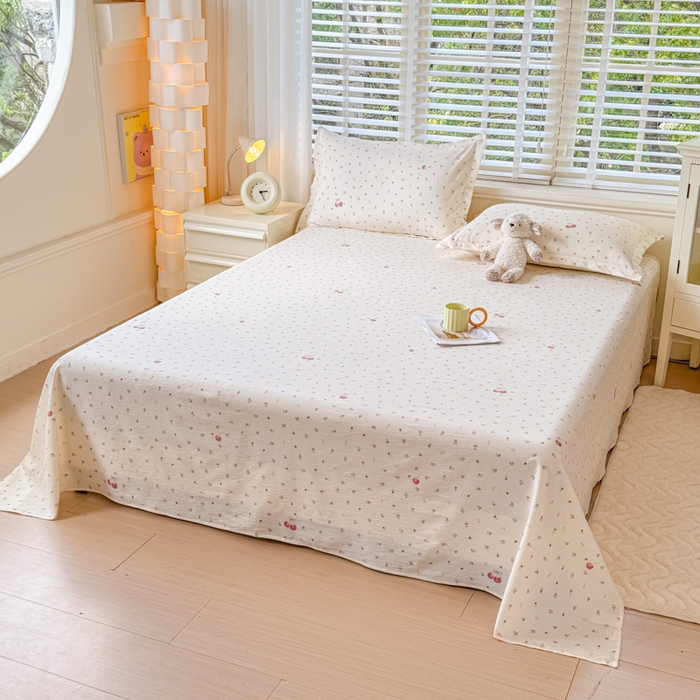 91家纺网 家纺一手货源 找家纺 一诺家居 2025新款A类云感双层纱针织棉印花母婴级裸睡床单三件套 量大可优惠 量大可送货 绯樱