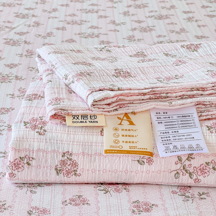 91家纺网 家纺一手货源 找家纺 一诺家居 2025新款A类云感双层纱针织棉印花母婴级裸睡床单三件套 量大可优惠 量大可送货 粉黛