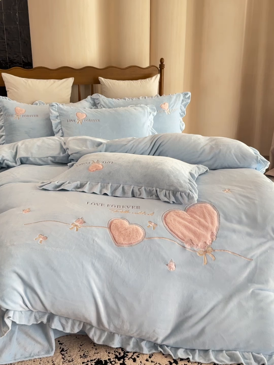 91家纺网 家纺一手货源 找家纺 卡初家居（原微来） 2025新款秋冬A类亲肤牛奶绒刺绣款四件套-暖阁系列（提供买家秀） 暖阁-繁星蓝