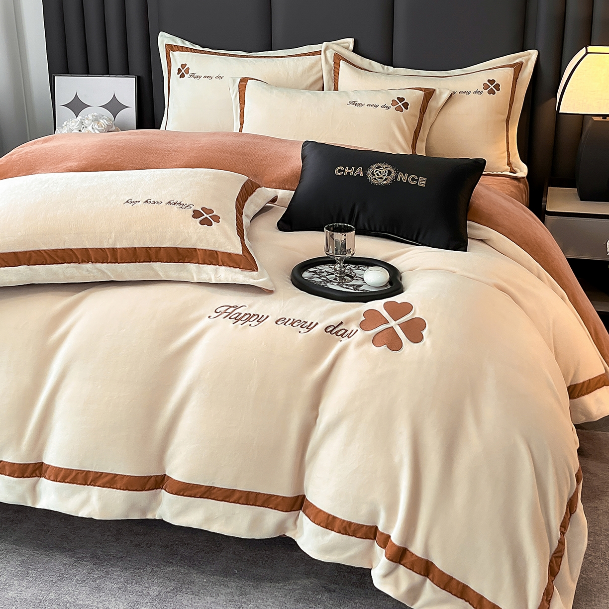 91家纺网 家纺一手货源 找家纺 （总）妮恒美家纺 2025新款牛奶绒刺绣四件套-简爱系列