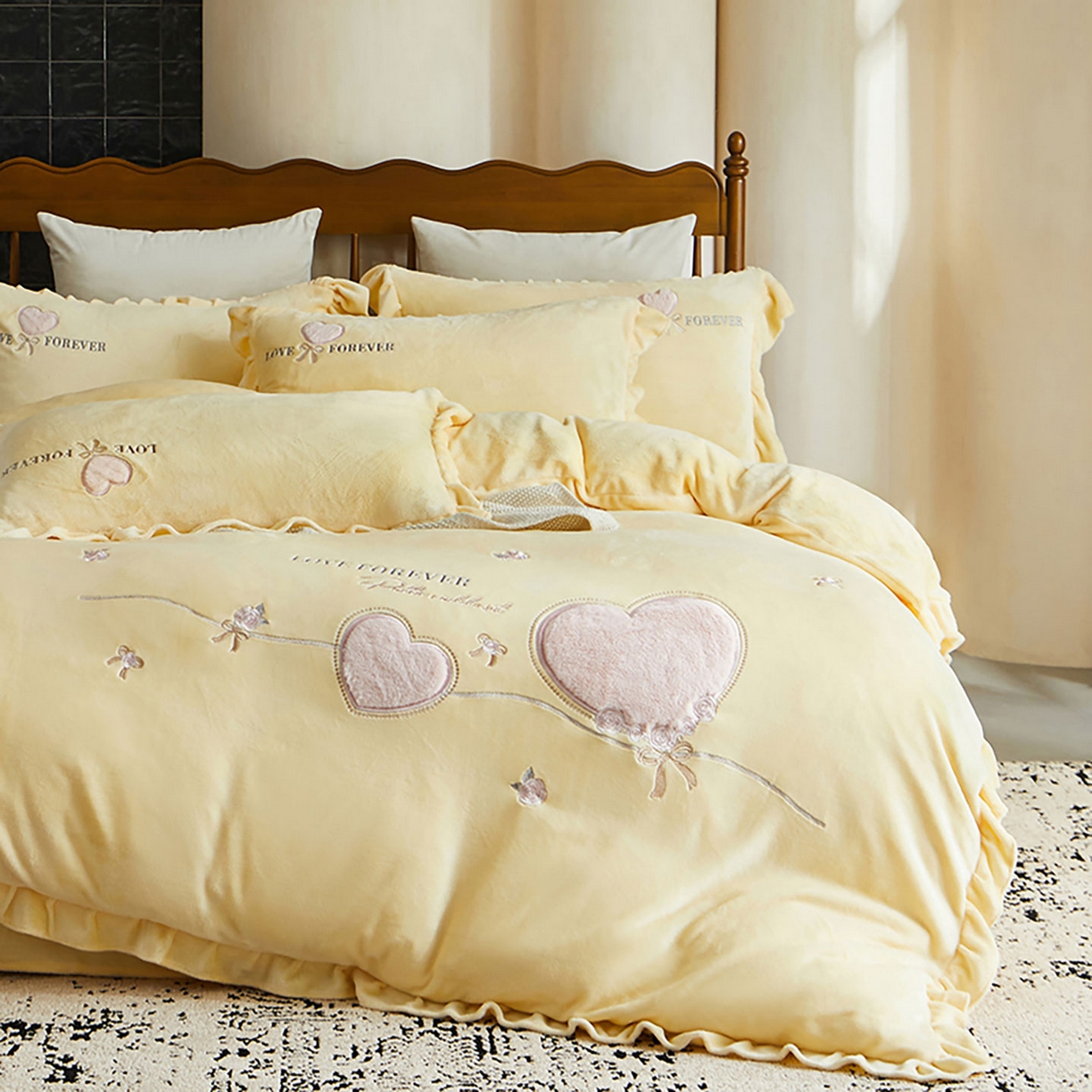 91家纺网 家纺一手货源 找家纺 卡初家居（原微来） 2025新款秋冬A类亲肤牛奶绒刺绣款四件套-暖阁系列（提供买家秀） 暖阁-奶油黄