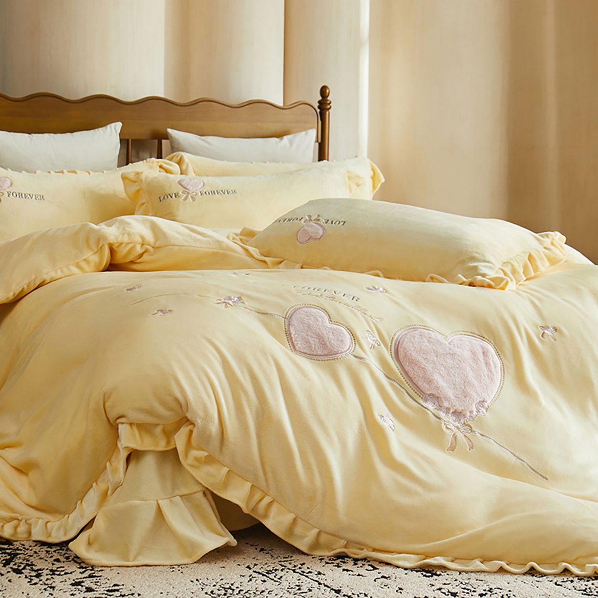 91家纺网 家纺一手货源 找家纺 卡初家居（原微来） 2025新款秋冬A类亲肤牛奶绒刺绣款四件套-暖阁系列（提供买家秀） 暖阁-奶油黄