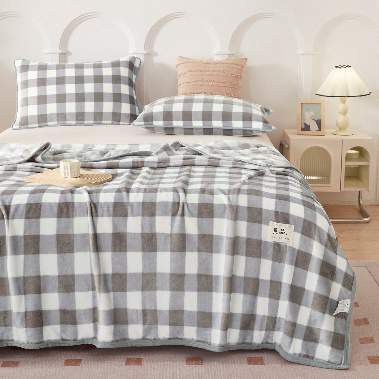 91家纺网 家纺一手货源 找家纺 悦织湾家纺 2025新款牛奶绒毛毯高克重日式良品盖毯毯子办公室休闲沙发毯跨境专供外贸出口 灰大格