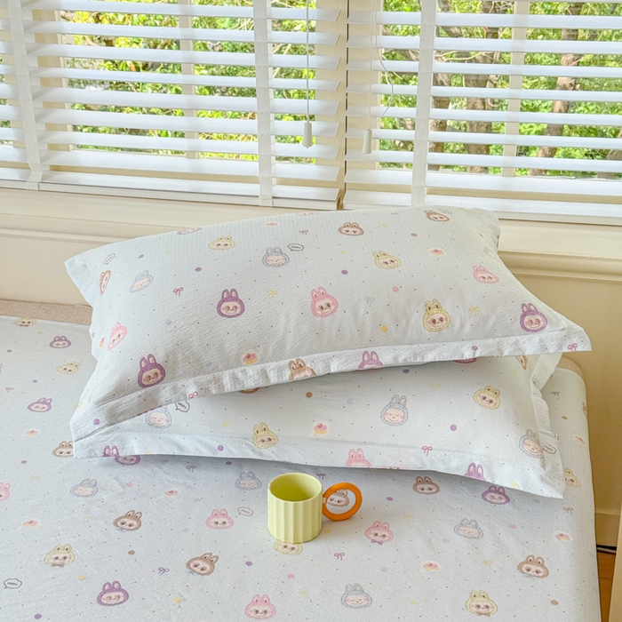 91家纺网 家纺一手货源 找家纺 一诺家居 2025新款A类云感双层纱针织棉印花母婴级裸睡床单三件套 量大可优惠 量大可送货 海盐耶耶