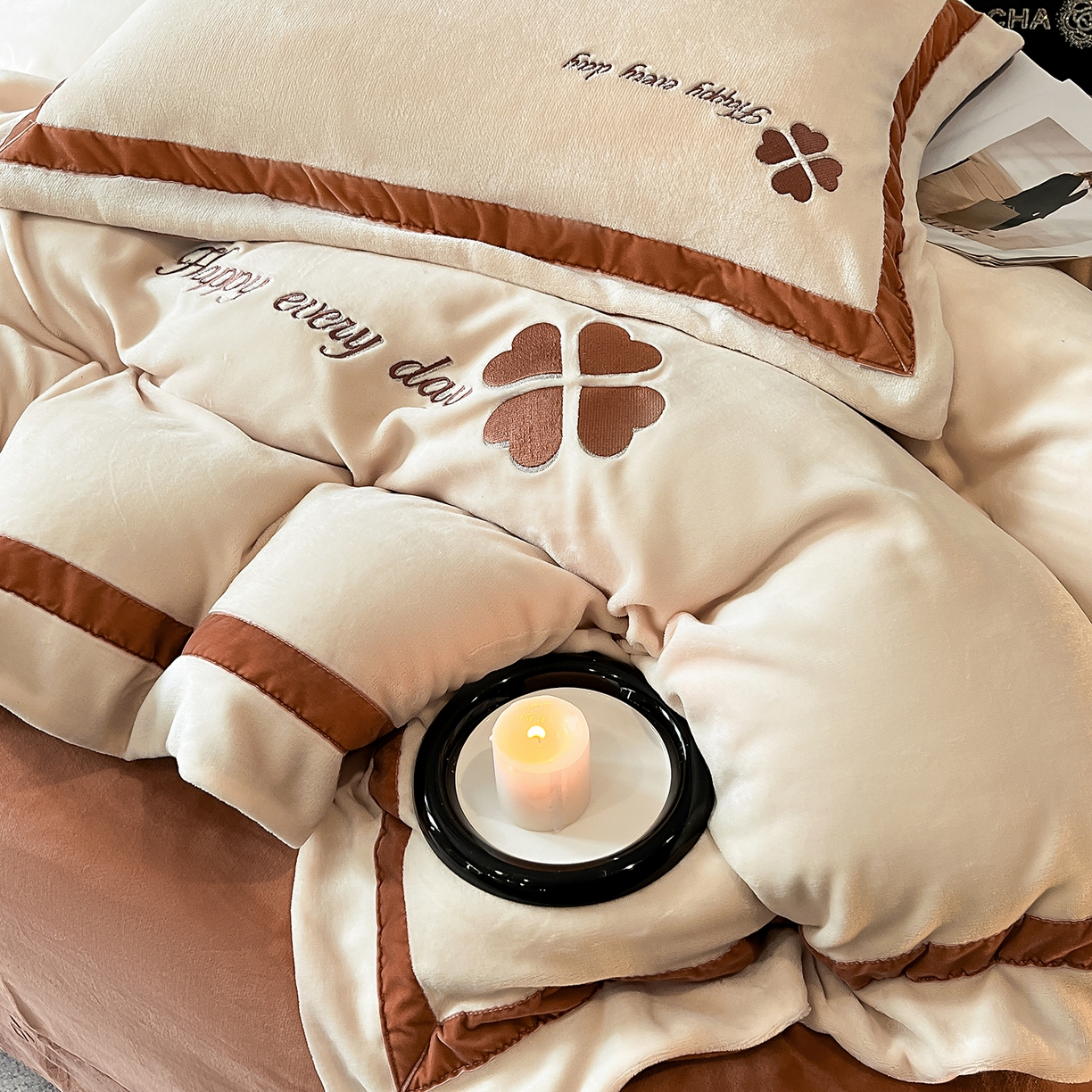 91家纺网 家纺一手货源 找家纺 （总）妮恒美家纺 2025新款牛奶绒刺绣四件套-简爱系列