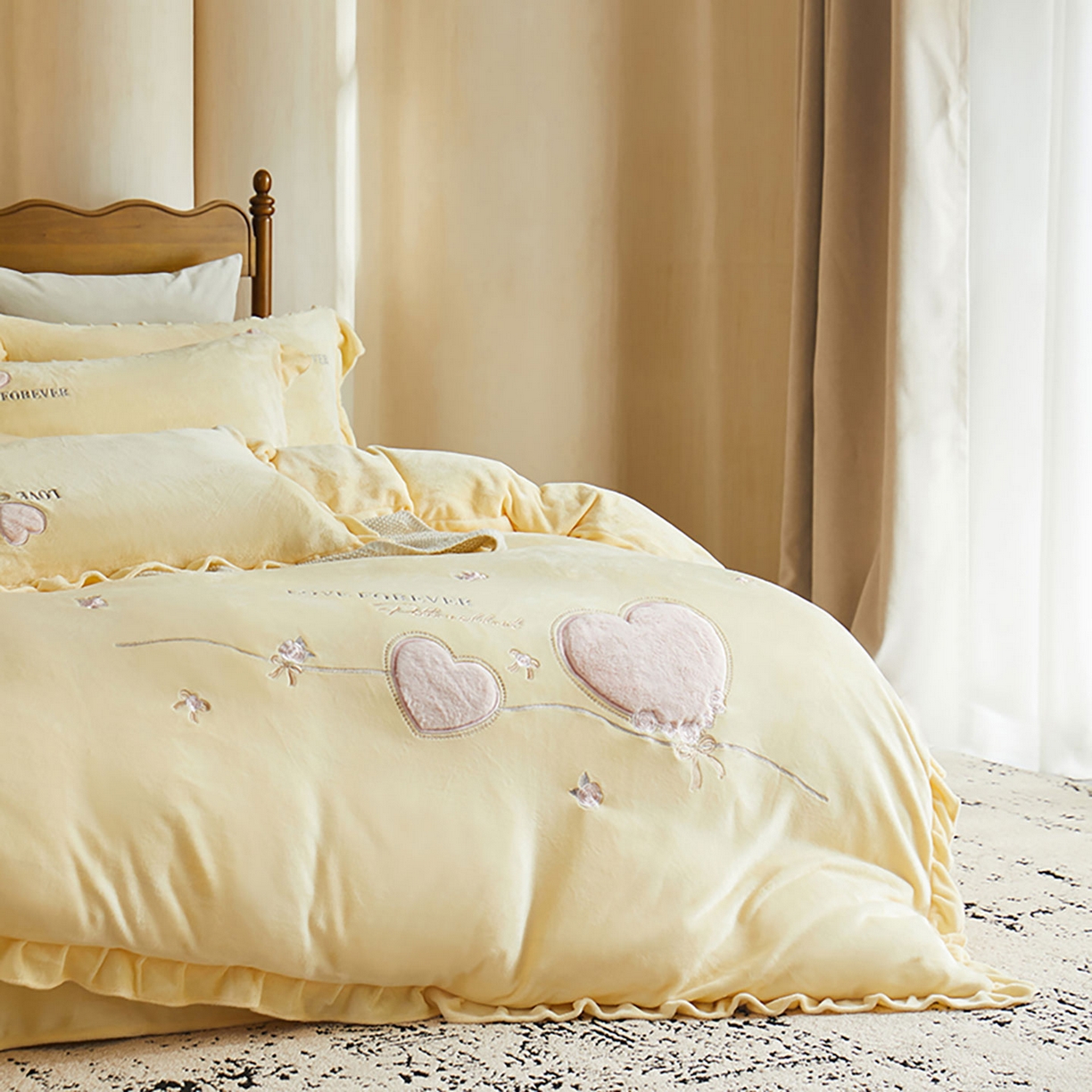 91家纺网 家纺一手货源 找家纺 卡初家居（原微来） 2025新款秋冬A类亲肤牛奶绒刺绣款四件套-暖阁系列（提供买家秀） 暖阁-奶油黄