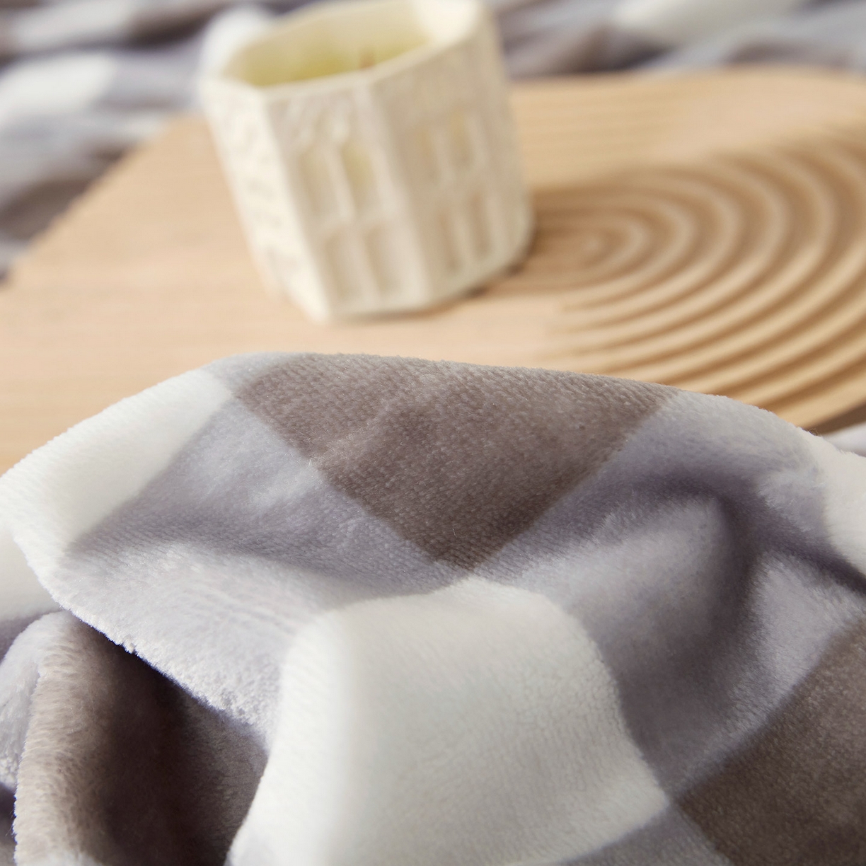 91家纺网 家纺一手货源 找家纺 悦织湾家纺 2025新款牛奶绒毛毯高克重日式良品盖毯毯子办公室休闲沙发毯跨境专供外贸出口 灰大格