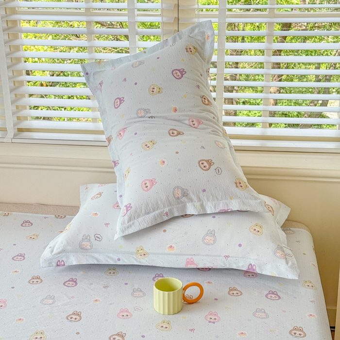 91家纺网 家纺一手货源 找家纺 一诺家居 2025新款A类云感双层纱针织棉印花母婴级裸睡床单三件套 量大可优惠 量大可送货 海盐耶耶