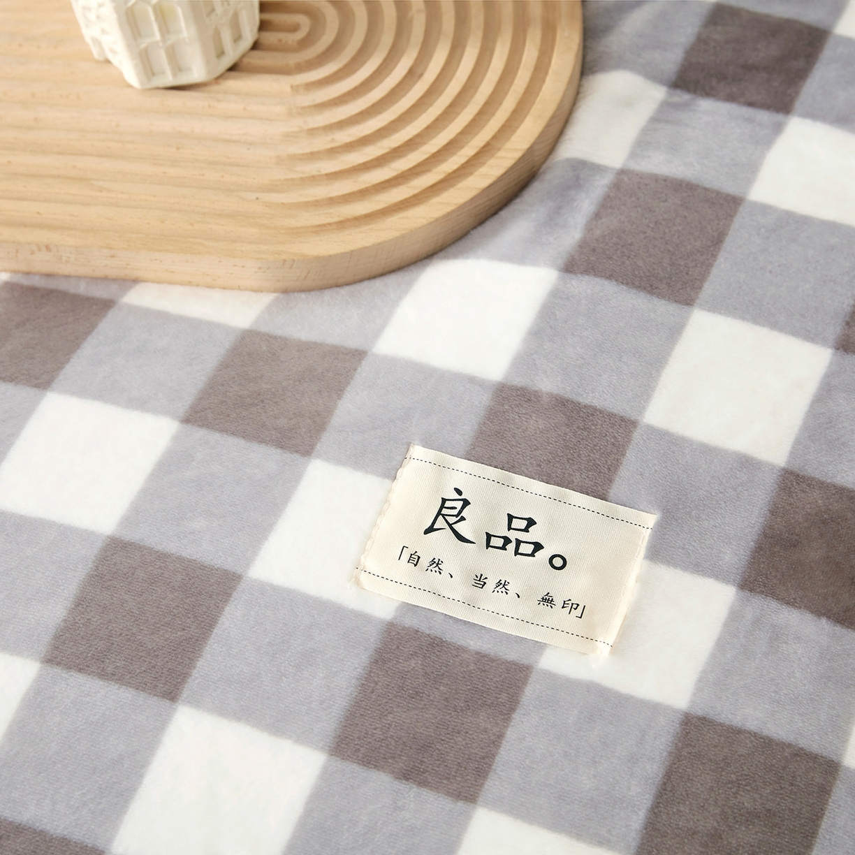 91家纺网 家纺一手货源 找家纺 悦织湾家纺 2025新款牛奶绒毛毯高克重日式良品盖毯毯子办公室休闲沙发毯跨境专供外贸出口 灰大格