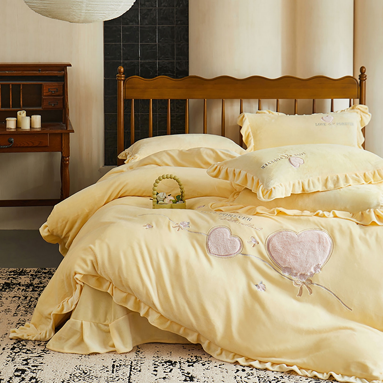 91家纺网 家纺一手货源 找家纺 卡初家居（原微来） 2025新款秋冬A类亲肤牛奶绒刺绣款四件套-暖阁系列（提供买家秀） 暖阁-奶油黄