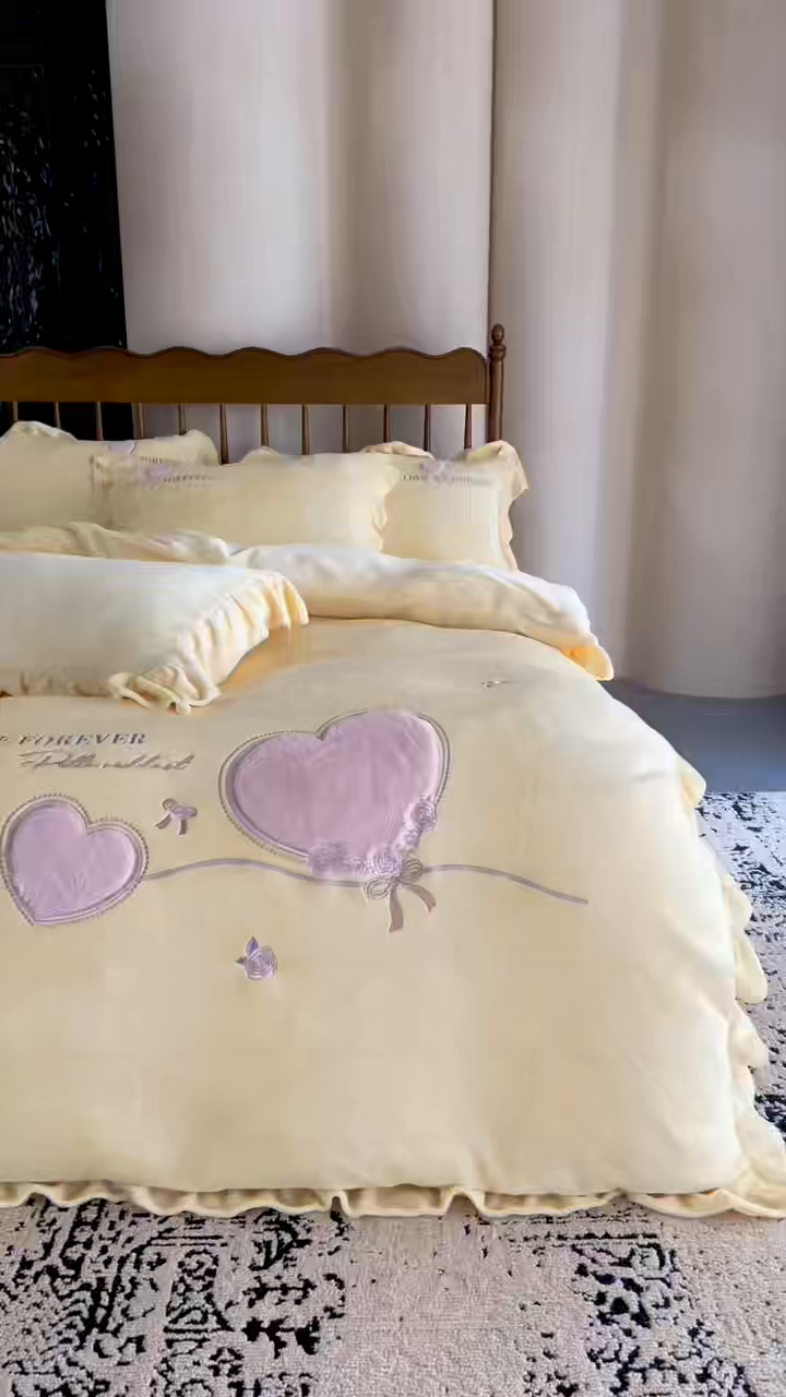 91家纺网 家纺一手货源 找家纺 卡初家居（原微来） 2025新款秋冬A类亲肤牛奶绒刺绣款四件套-暖阁系列（提供买家秀） 暖阁-奶油黄