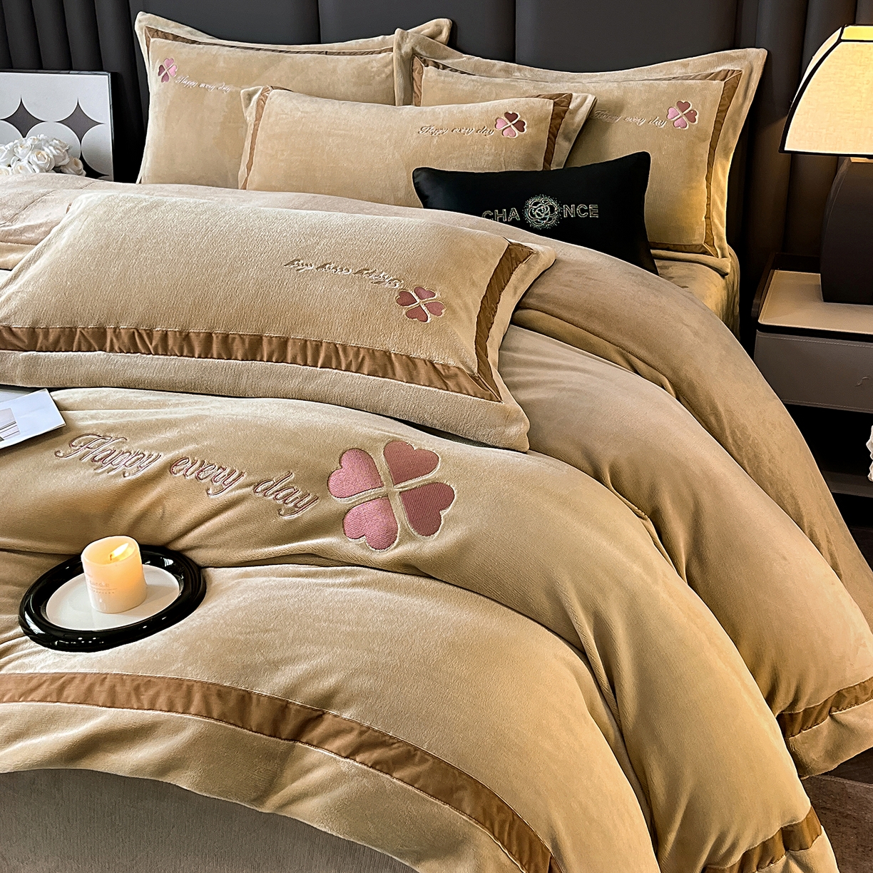 91家纺网 家纺一手货源 找家纺 （总）妮恒美家纺 2025新款牛奶绒刺绣四件套-简爱系列