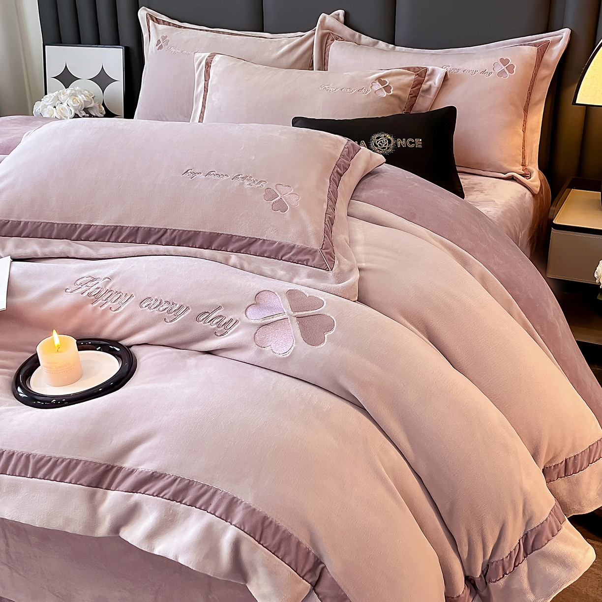 91家纺网 家纺一手货源 找家纺 （总）妮恒美家纺 2025新款牛奶绒刺绣四件套-简爱系列