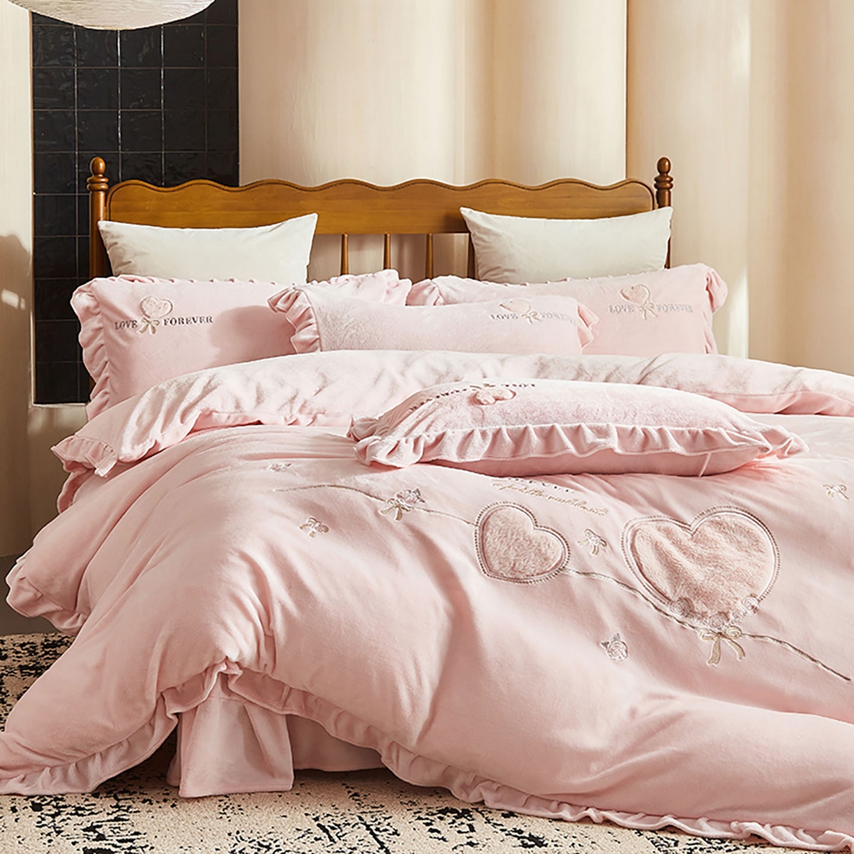 91家纺网 家纺一手货源 找家纺 卡初家居（原微来） 2025新款秋冬A类亲肤牛奶绒刺绣款四件套-暖阁系列（提供买家秀） 暖阁-轻奢粉