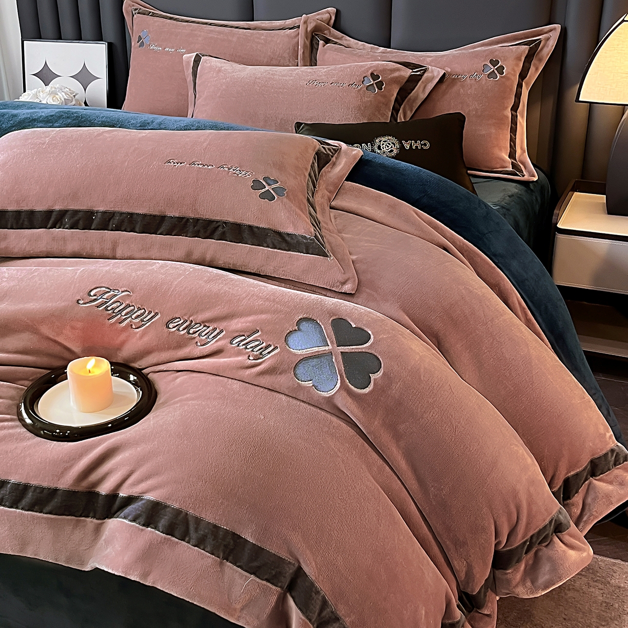 91家纺网 家纺一手货源 找家纺 （总）妮恒美家纺 2025新款牛奶绒刺绣四件套-简爱系列