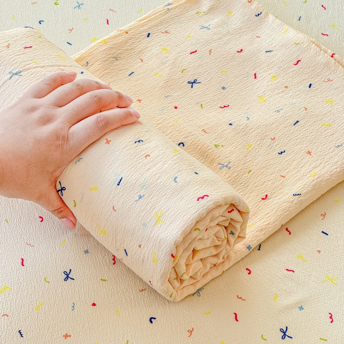 91家纺网 家纺一手货源 找家纺 一诺家居 2025新款A类云感双层纱针织棉印花母婴级裸睡床单三件套 量大可优惠 量大可送货 蝴蝶结