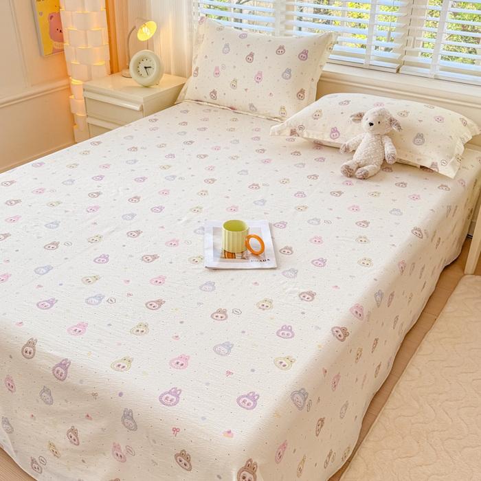 91家纺网 家纺一手货源 找家纺 一诺家居 2025新款A类云感双层纱针织棉印花母婴级裸睡床单三件套 量大可优惠 量大可送货 荔枝莓莓