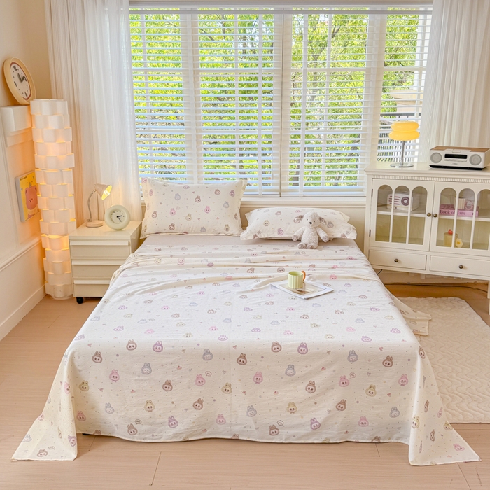 91家纺网 家纺一手货源 找家纺 一诺家居 2025新款A类云感双层纱针织棉印花母婴级裸睡床单三件套 量大可优惠 量大可送货 荔枝莓莓