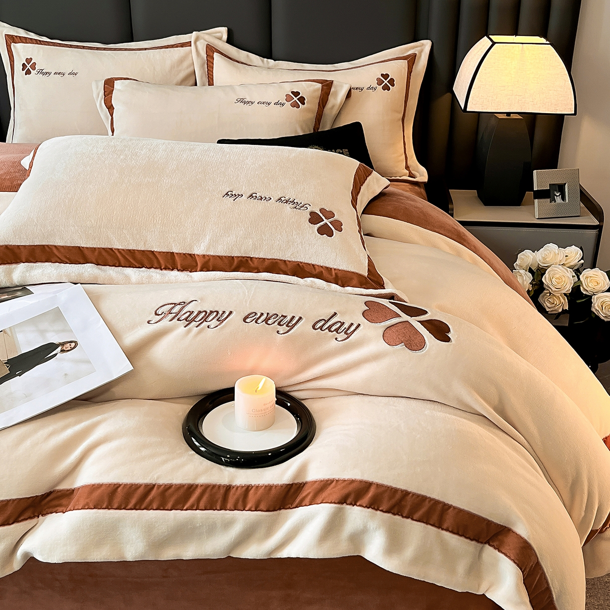 91家纺网 家纺一手货源 找家纺 妮恒美家纺 2025新款牛奶绒刺绣四件套-简爱系列 简爱-白奶咖＋焦糖