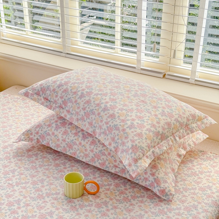 91家纺网 家纺一手货源 找家纺 一诺家居 2025新款A类云感双层纱针织棉印花母婴级裸睡床单三件套 量大可优惠 量大可送货 蔷薇